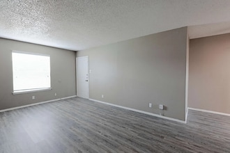 531 Bedford Rd in Bedford, TX - Building Photo - Building Photo