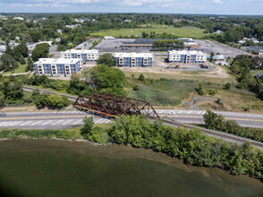 The Residences at LeMoyne Manor in Liverpool, NY - Foto de edificio - Building Photo