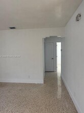 27 NW 48th Pl-Unit -2 in Miami, FL - Building Photo - Building Photo