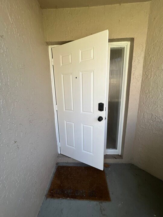 1170 Scarborough Pl in Davie, FL - Building Photo
