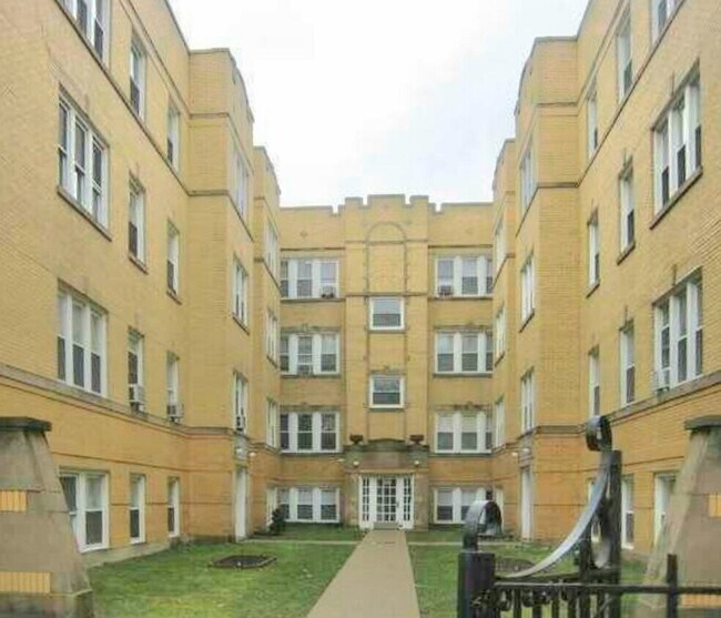property at 4412 N St Louis Ave