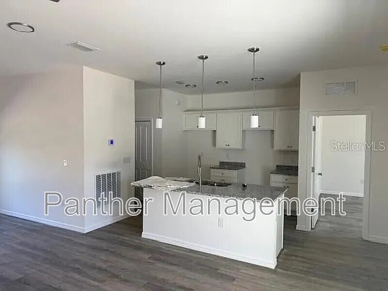 7379 Helliwell St in North Port, FL - Building Photo