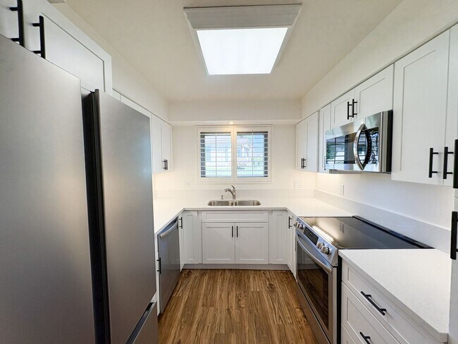 1052 Plover Way in Oceanside, CA - Building Photo - Building Photo