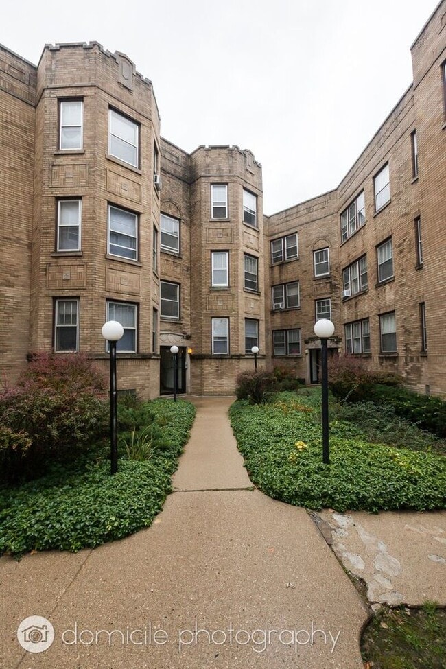 903 W Altgeld St, Unit # 02B