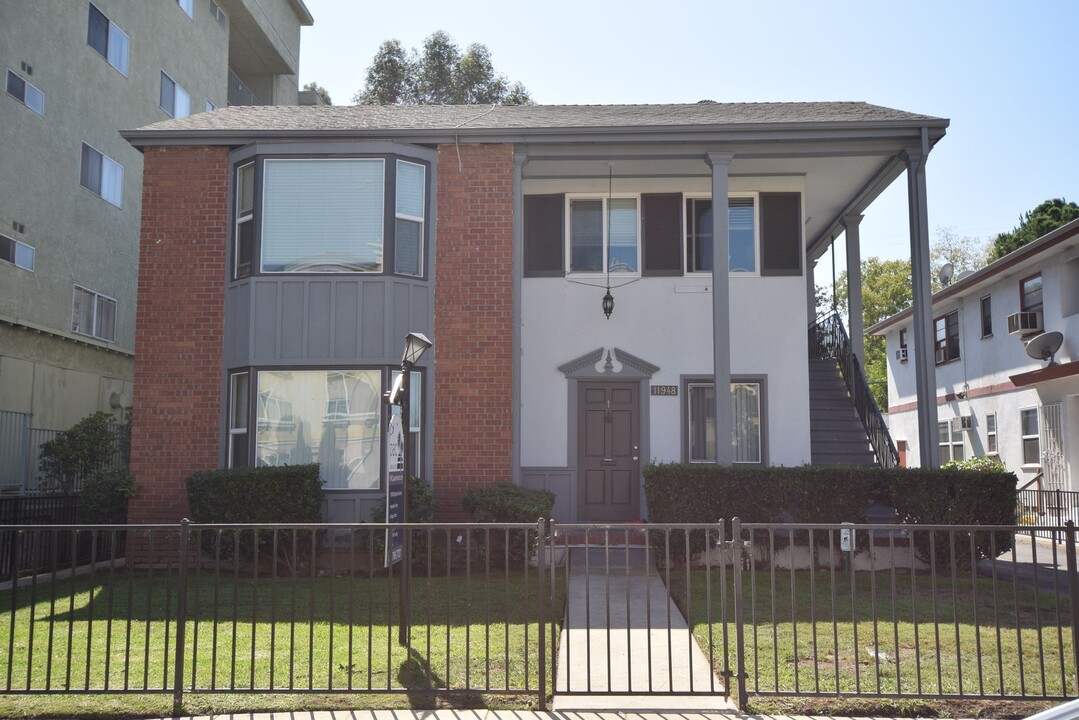 11948 Magnolia Blvd in Los Angeles, CA - Building Photo