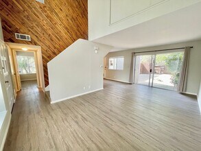 1271 Prairie Dog Cir in Ventura, CA - Building Photo - Building Photo