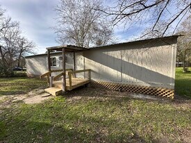 85 Young Rd in Huntsville, TX - Building Photo