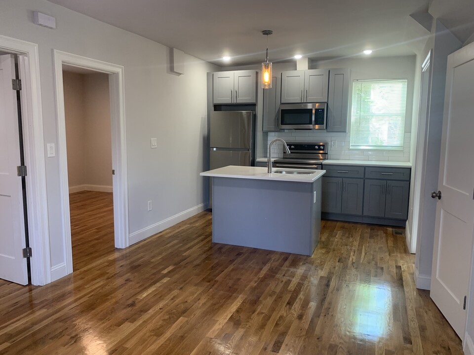 12 Harding St, Unit 1 in Cambridge, MA - Building Photo