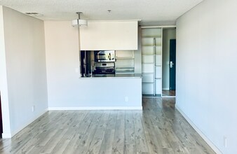350 S Reno St-Unit -206 in Los Angeles, CA - Building Photo - Building Photo