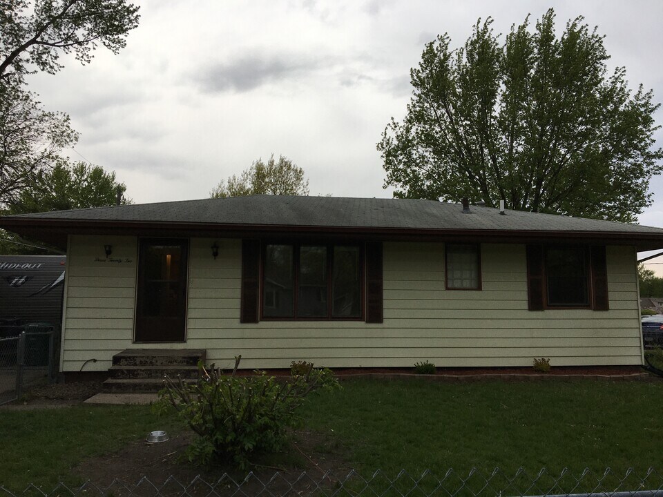322 NE 6th St in Ankeny, IA - Building Photo