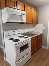 4 Nesbit Ave in West Hartford, CT - Foto de edificio - Building Photo