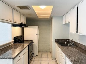 7247 Cook Rd in Houston, TX - Building Photo - Building Photo