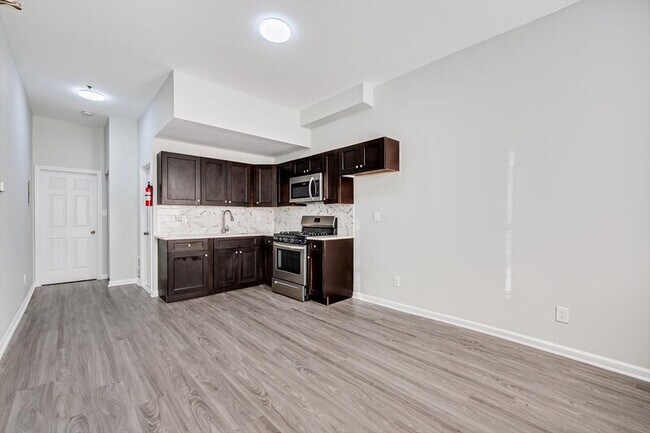 213 Hall Ave in Perth Amboy, NJ - Building Photo - Building Photo