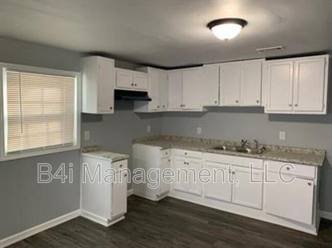 1201 Lake Dr in Jonesboro, GA - Building Photo - Building Photo