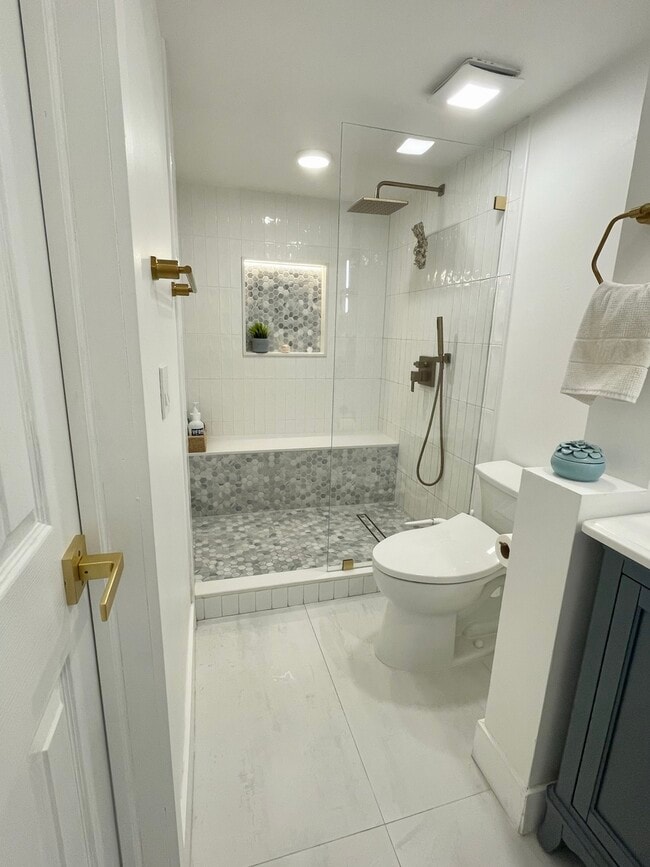 441 SE 10th St, Unit D105 in Dania Beach, FL - Foto de edificio - Building Photo