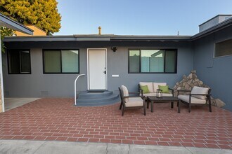 457 Seaward Rd in Newport Beach, CA - Building Photo - Building Photo