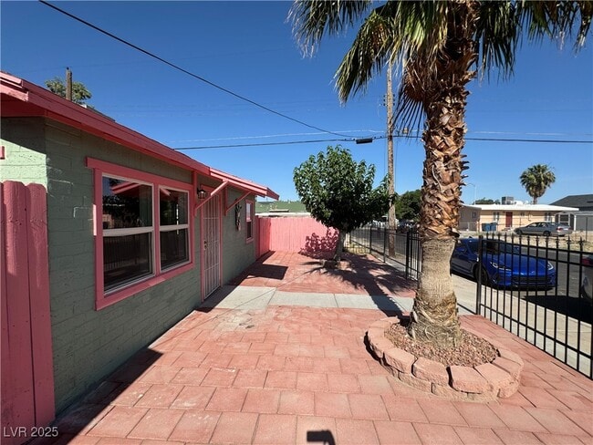 property at 400 N 15th St