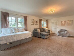 7601 Bedfordshire Dr in Charlotte, NC - Foto de edificio - Building Photo