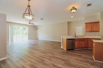 10445 Meadow Spring Dr in Tampa, FL - Building Photo - Building Photo
