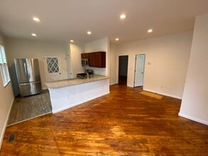 21 2nd St, Unit A in Bordentown, NJ - Foto de edificio - Building Photo