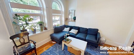 1583 Beacon St, Unit 1 in Brookline, MA - Building Photo - Building Photo