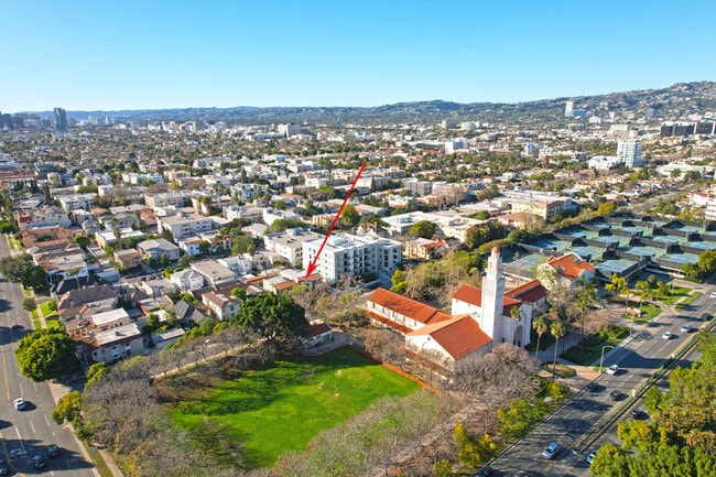 913 Le Doux Rd, Unit 913 in Los Angeles, CA - Foto de edificio - Building Photo