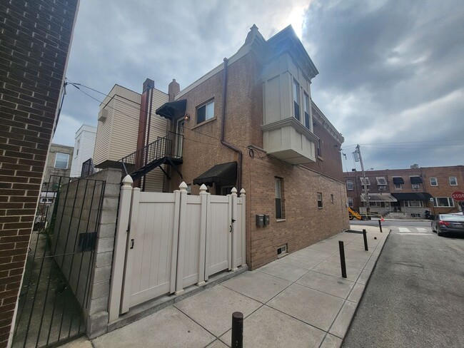 1113 W Moyamensing Ave in Philadelphia, PA - Building Photo - Building Photo