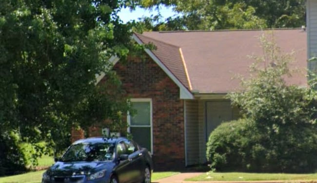 property at 542 S Woodburn Dr