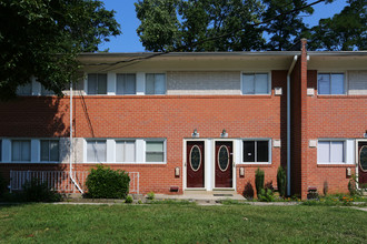 Oak Creek Apartments in Baltimore, MD - Building Photo - Building Photo