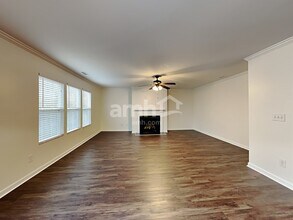 250 Farrington Dr in Clayton, NC - Foto de edificio - Building Photo