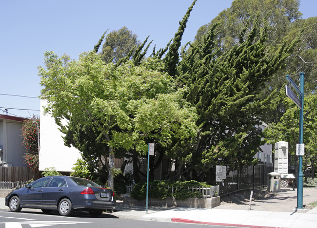 1016 47th St in Emeryville, CA - Foto de edificio - Building Photo