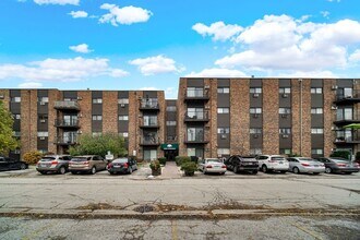 8936 N Parkside Ave in Des Plaines, IL - Building Photo - Building Photo