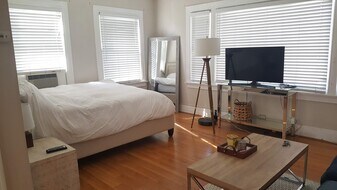 3400 E 2nd St, Unit 2 in Long Beach, CA - Building Photo