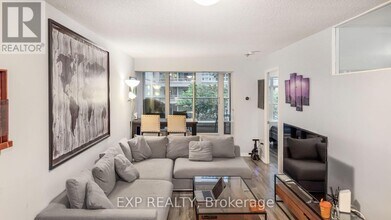 75-475 E Liberty St in Toronto, ON - Building Photo - Building Photo