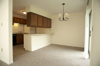 135 N Twin Oaks Terrace in South Burlington, VT - Building Photo - Building Photo