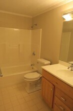 4 Williamsburg Ct in Shrewsbury, MA - Building Photo - Building Photo