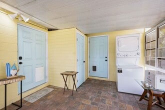 370 E Fray St in Englewood, FL - Building Photo - Building Photo