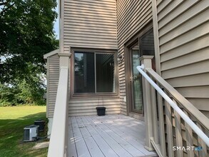 18 Greenbriar Dr in Farmington, CT - Building Photo - Building Photo