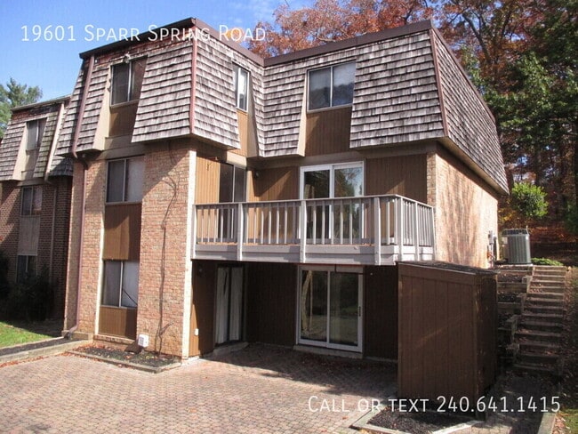 19601 Sparr Spring Rd in Gaithersburg, MD - Building Photo - Building Photo