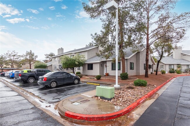 2840 Blue Bonnet Dr in Henderson, NV - Building Photo - Building Photo