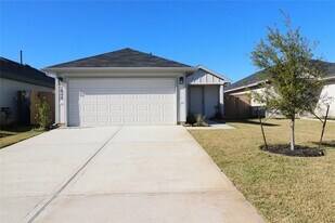 14320 Leafy Willow Dr in Splendora, TX - Building Photo