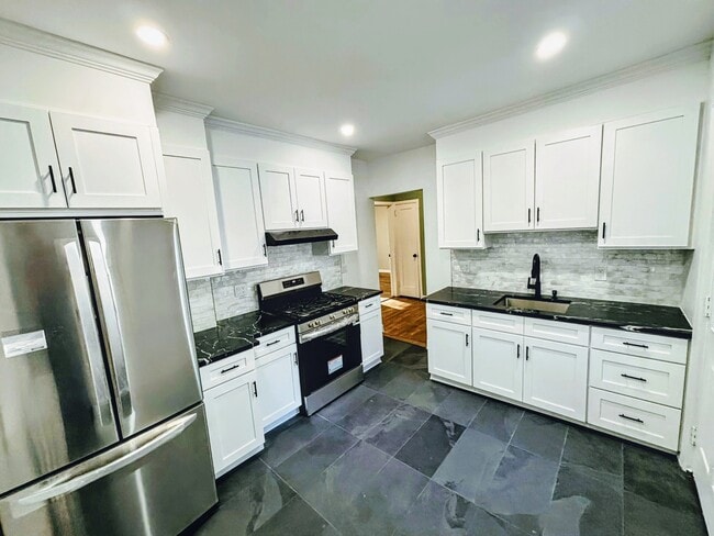1042 Esther St, Unit Esther St