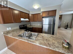 2354 Steeplechase St in Oshawa, ON - Building Photo - Building Photo