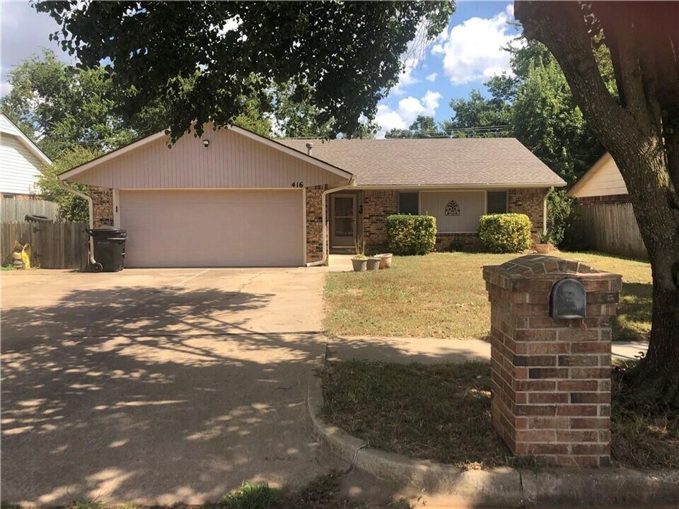 416 N Morgan Dr in Moore, OK - Building Photo