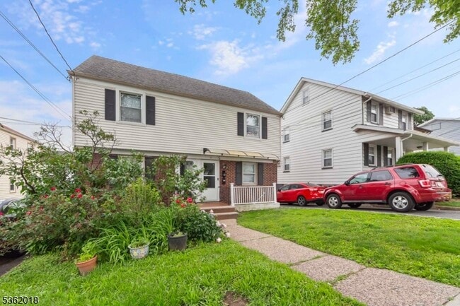 39 E 7th St in Clifton, NJ - Building Photo - Building Photo