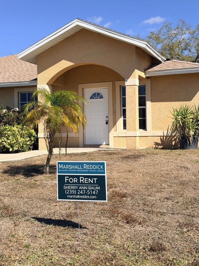 703 Jack Ave S in Lehigh Acres, FL - Building Photo - Building Photo