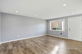 20024 30th Ave S in Seatac, WA - Foto de edificio - Building Photo