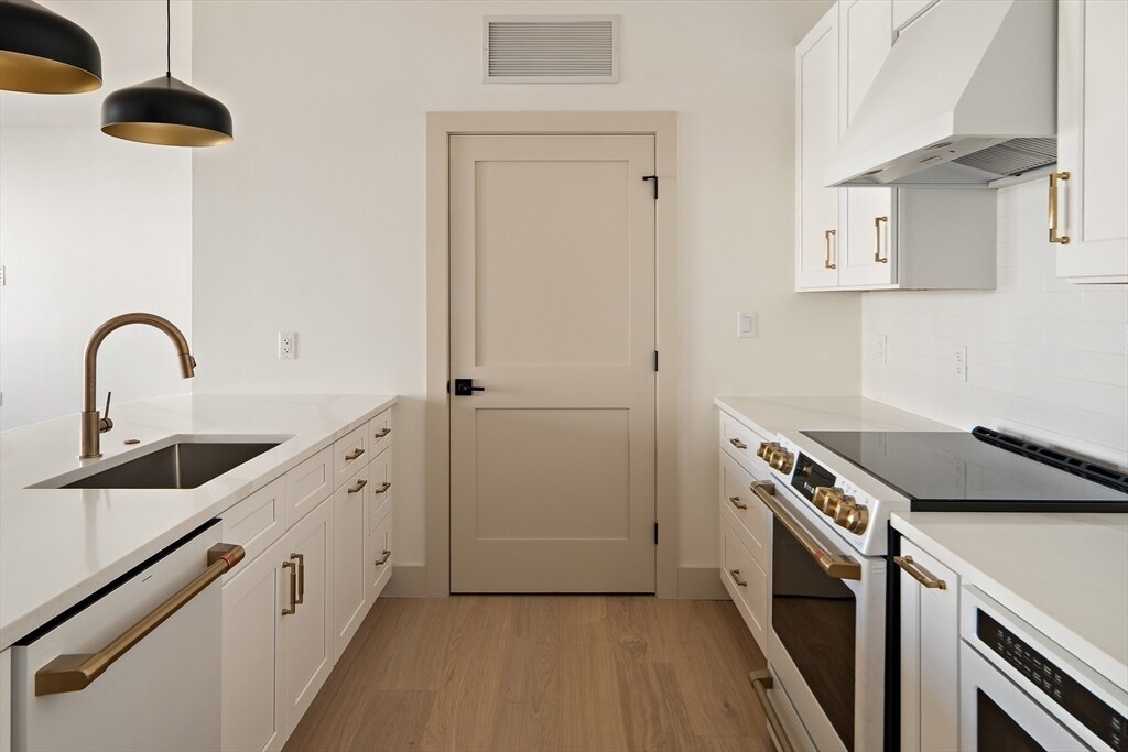 1025 Massachusetts Ave in Arlington, MA - Building Photo