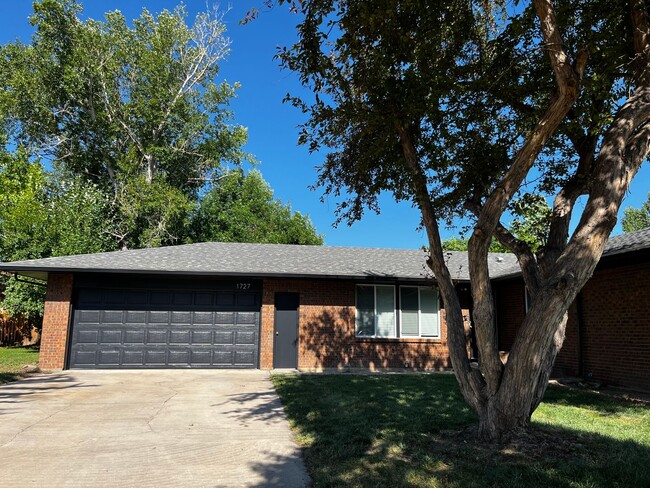 property at 1727 Pecan St