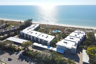5757 Gulf of Mexico Dr in Longboat Key, FL - Foto de edificio - Building Photo